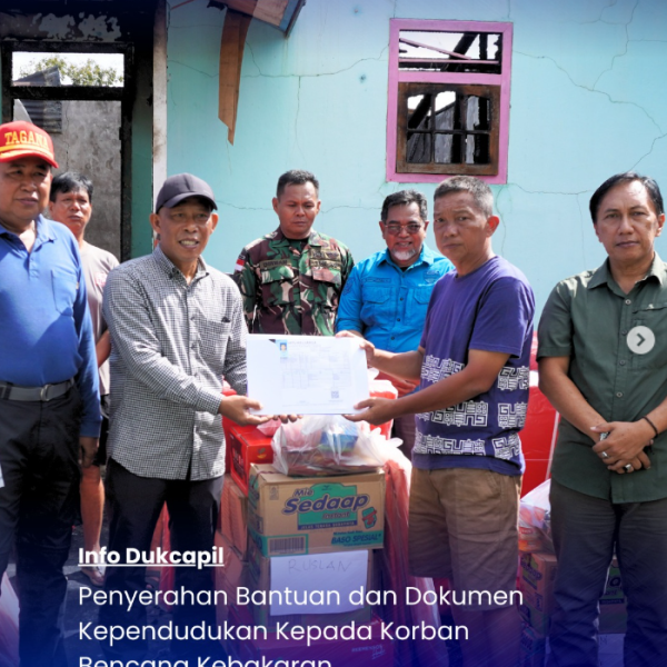 Bupati Bulungan Dampingi Dukcapil Serahkan Dokumen Kependudukan, Wujud Kepedulian Pemerintah Kepada Korban Kebakaran